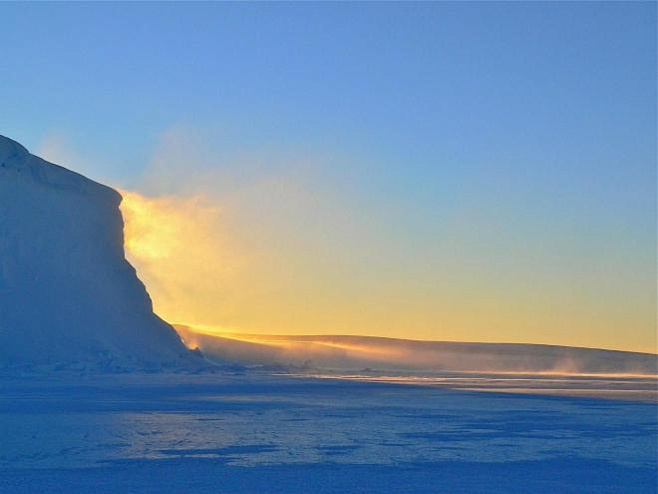 Ученые нашли микропластик в недрах льда в Антарктике