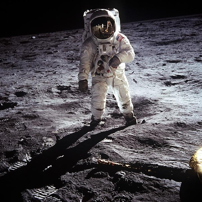 NASA опубликовала забавную коллекцию видеозаписей астронавтов, падающих на Луну