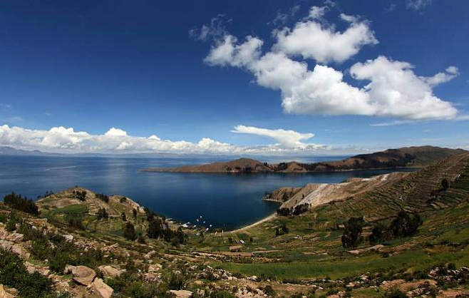 На дне озера Титикака обнаружили инкский ларец со статуэткой ламы и сусальным золотом