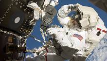 Космический мусор заставил экипаж МКС отложить выход в открытый космос