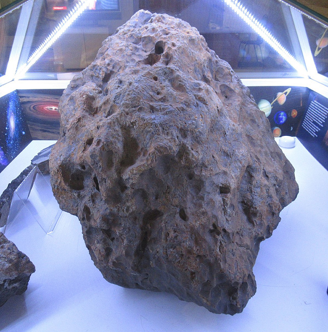 «Челябинский» метеорит мог поучаствовать в формировании Луны