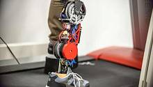 Роботический протез ноги с моторами, которые обычно используются на Международной космической станции