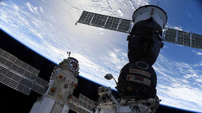 Российские космонавты подключили модуль «Наука» к американской сети