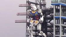  Гигантский японский робот Gundam сделал свои первые шаги