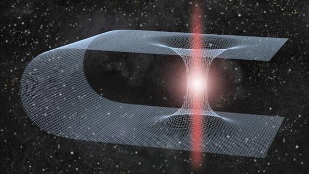 Черная дыра, окружающая червоточину, будет излучать странные гравитационные волны 