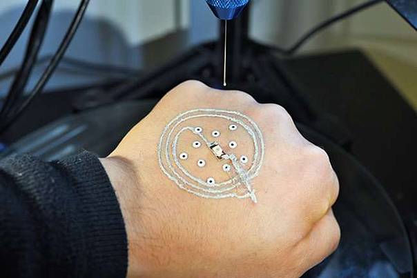 3D-принтер напечатал электронику на человеческой коже