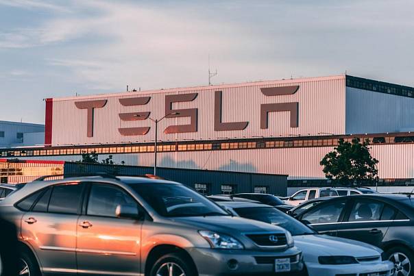 Илон Маск отказывается закрывать  завод Tesla, несмотря на коронавирус