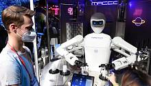 На технологическом конгрессе в Италии представили уникальные изобретения, среди которых киберпес и робот-бармен 