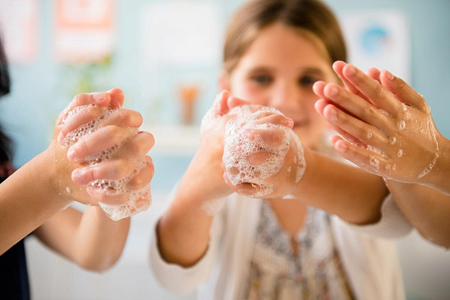 Мыть руки нужно не только медработникам, но и пациентам 